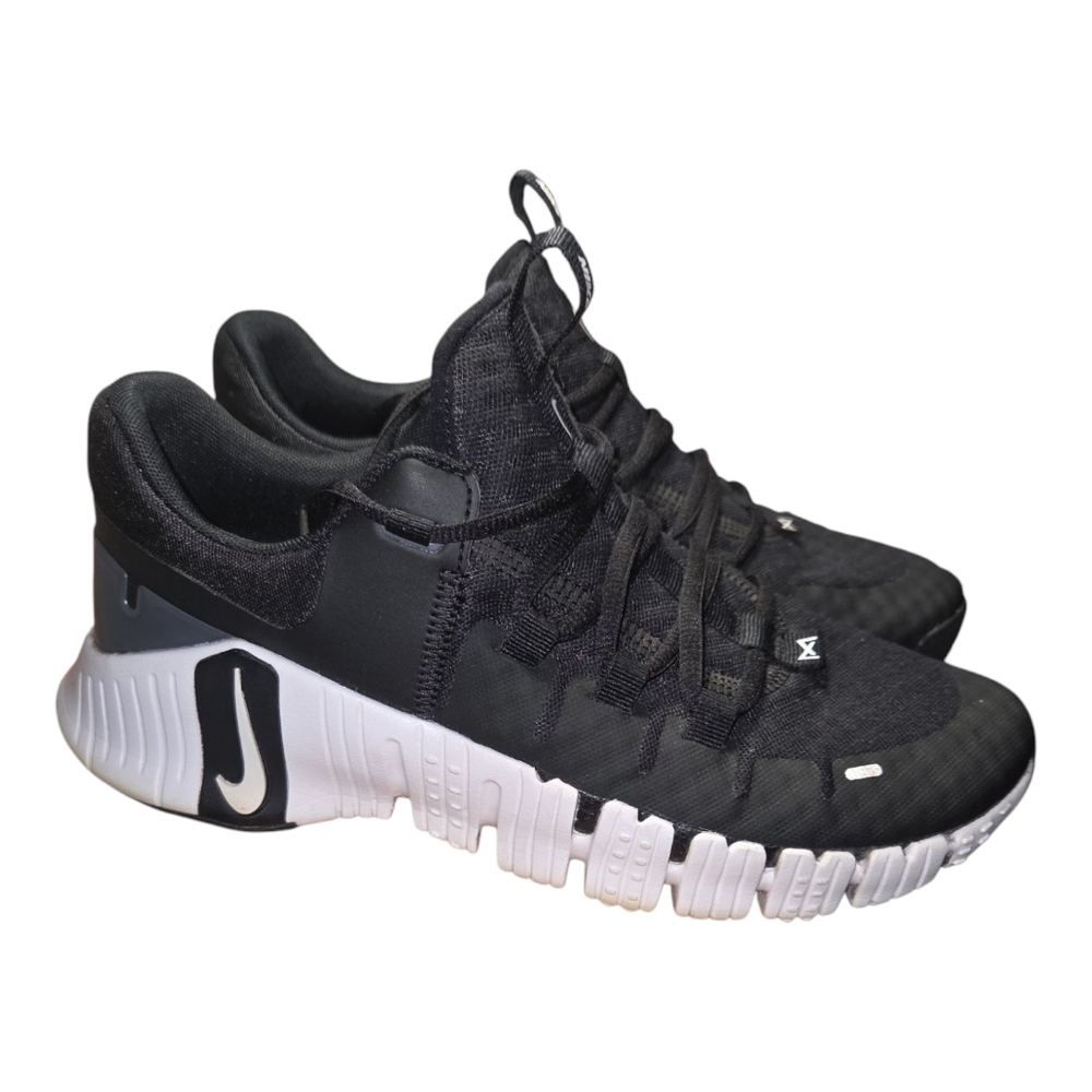 Nike Black and White Athletic Shoes